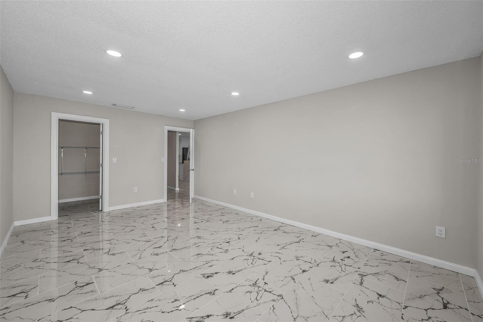Image 30 of 47 For 100 Bluff View Drive 604c