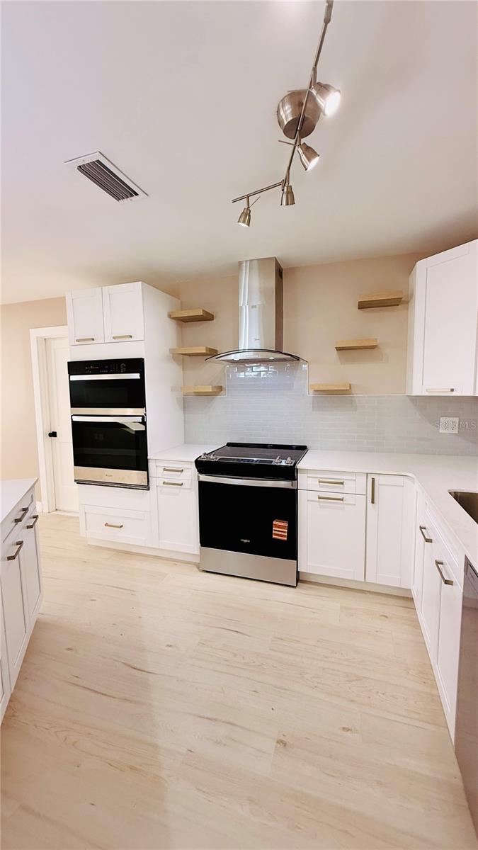 Image 13 of 54 For 6409 Rosewood Drive