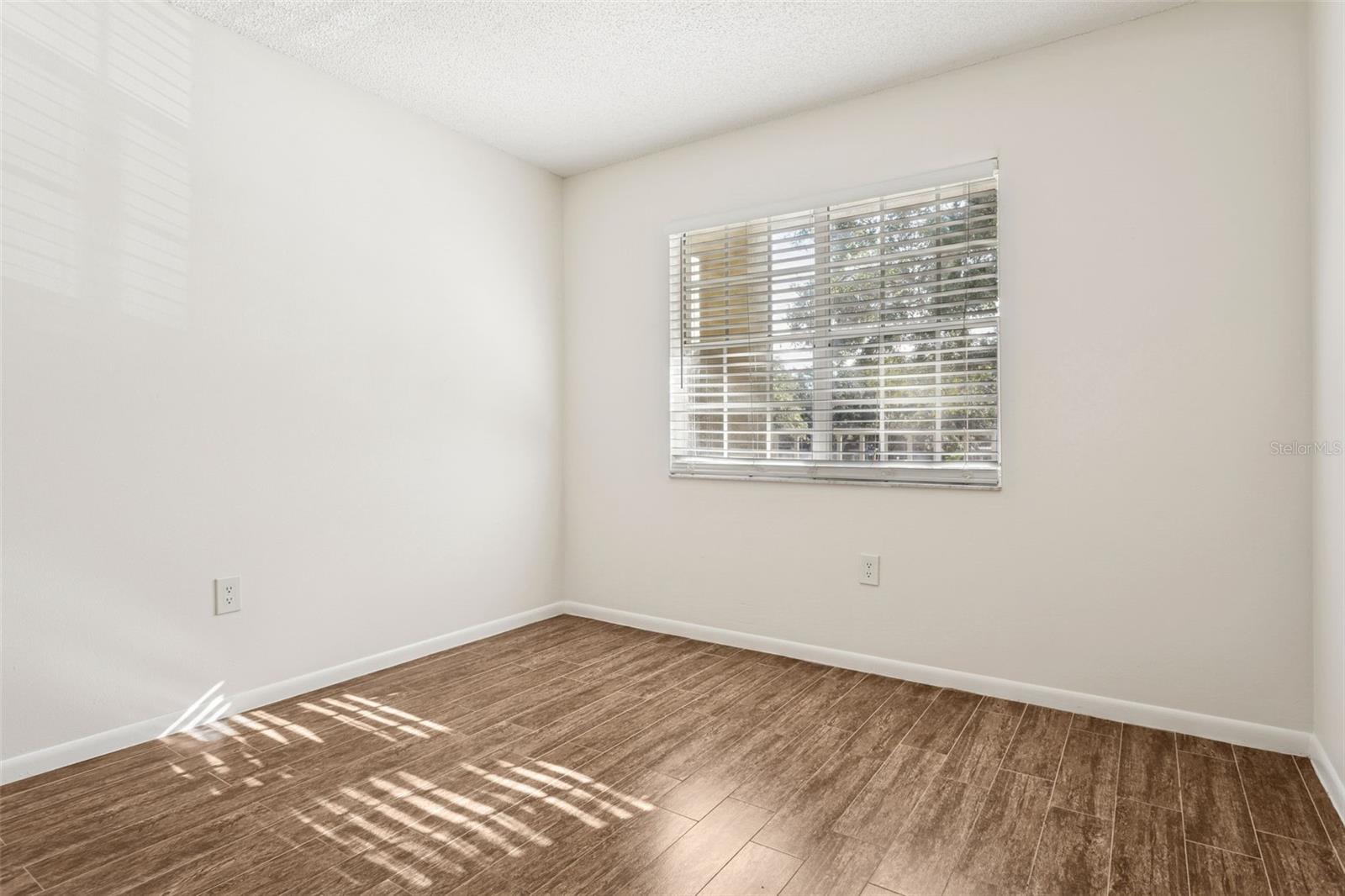 Image 10 of 32 For 2690 Coral Landings Boulevard 622