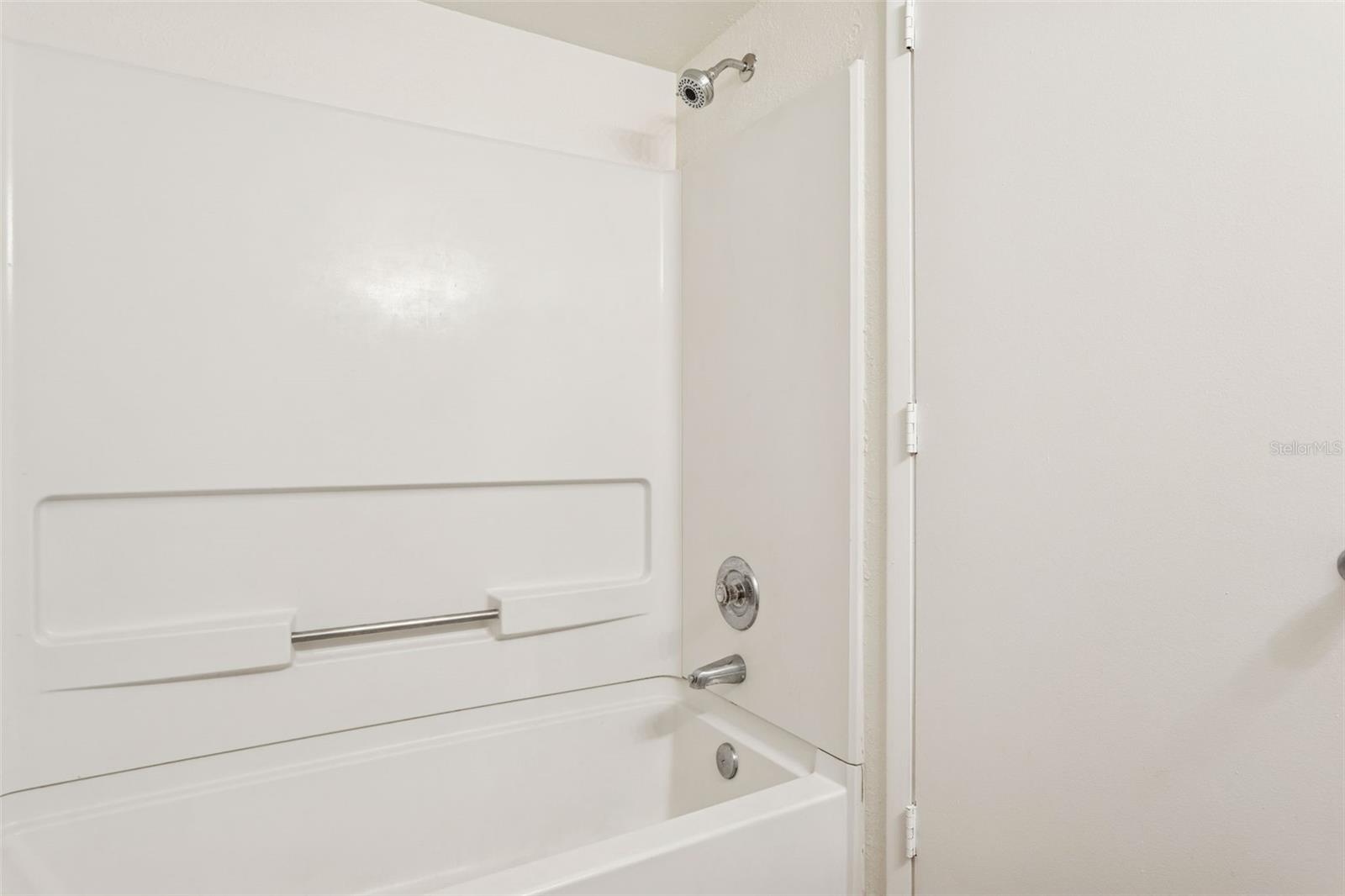 Image 13 of 32 For 2690 Coral Landings Boulevard 622