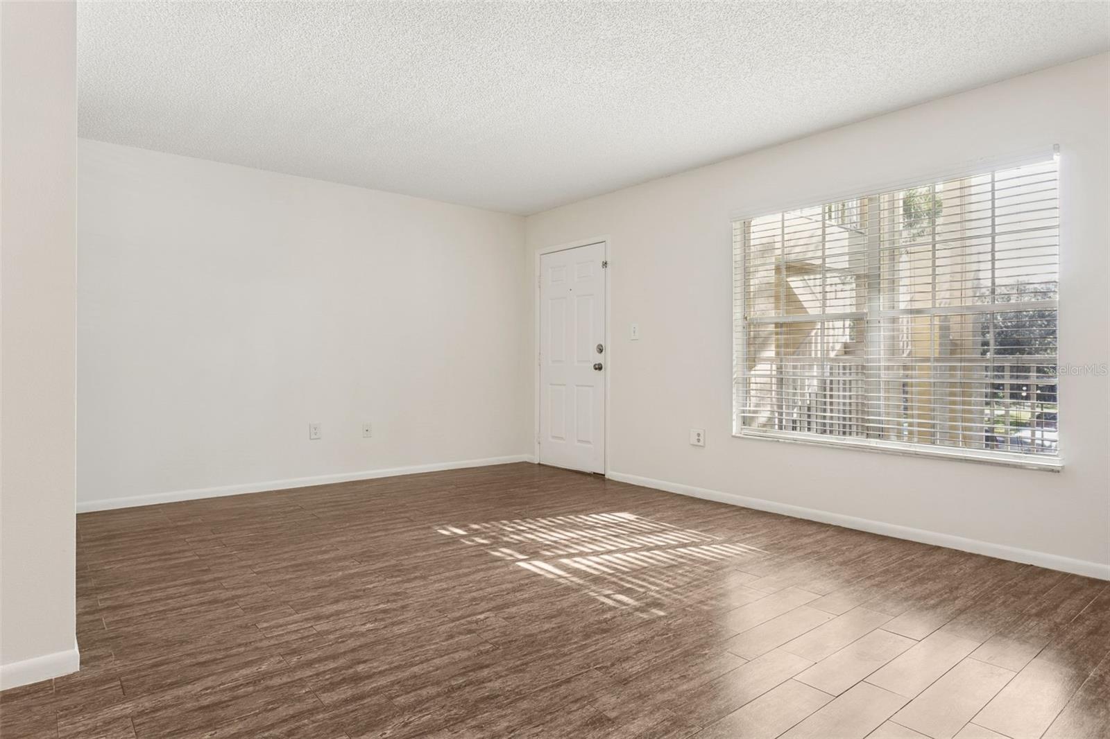 Image 2 of 32 For 2690 Coral Landings Boulevard 622
