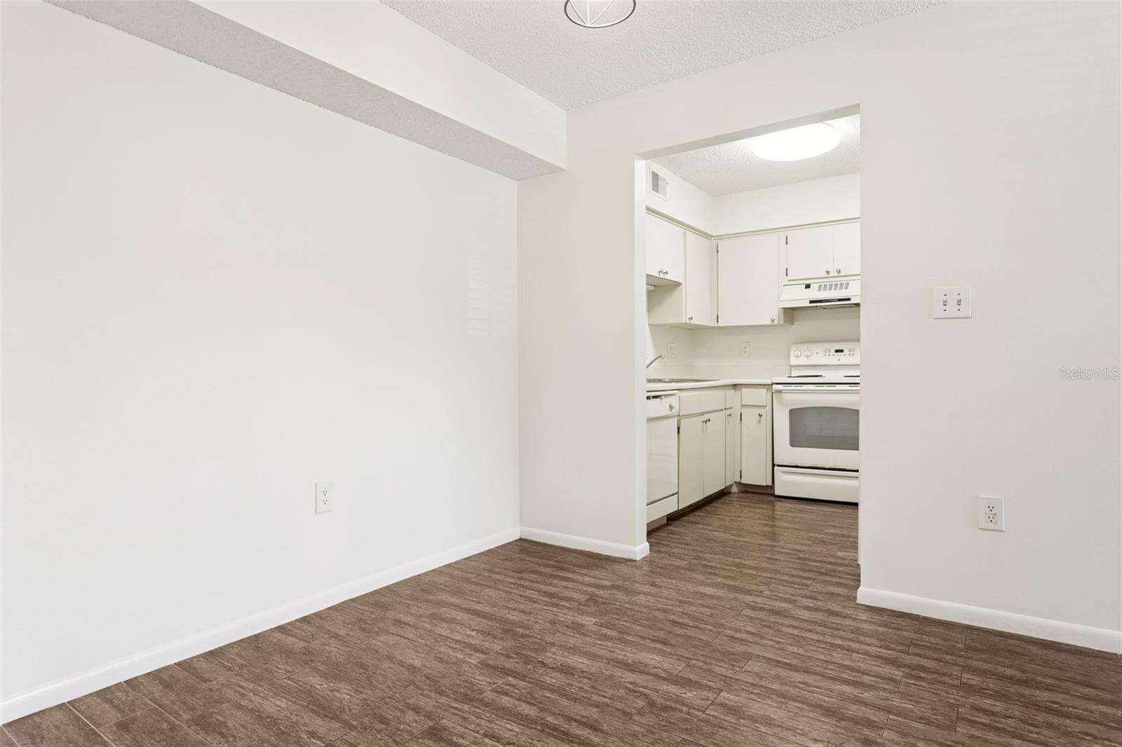 Image 6 of 32 For 2690 Coral Landings Boulevard 622