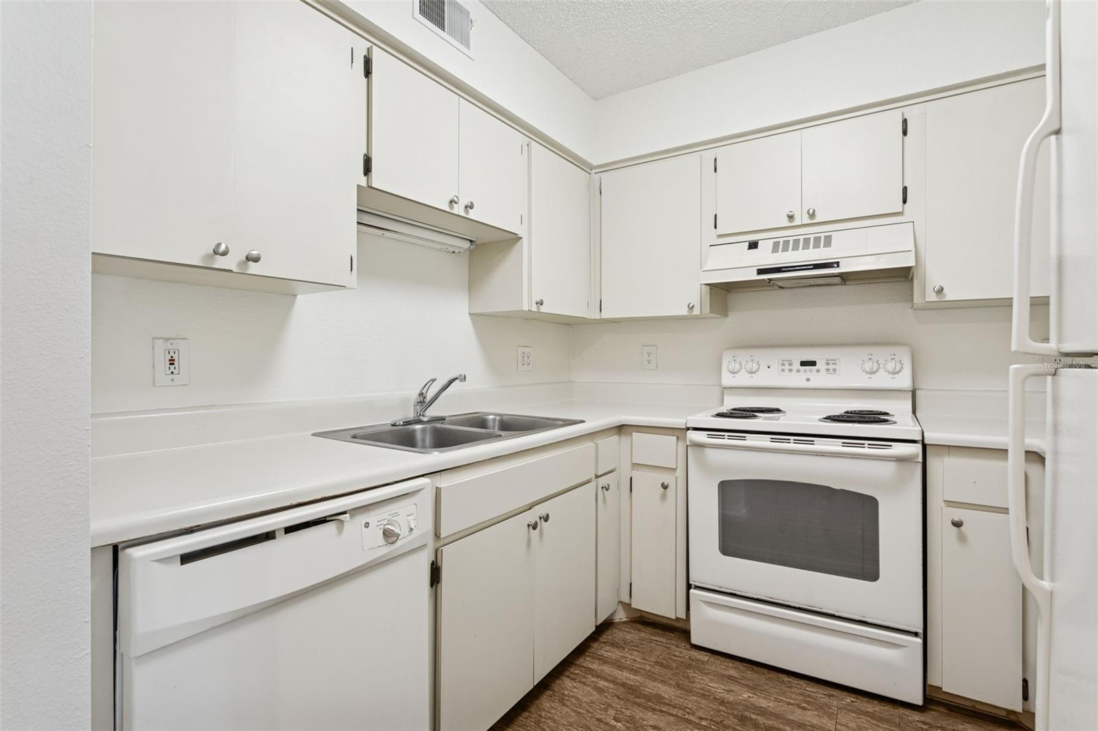 Image 7 of 32 For 2690 Coral Landings Boulevard 622