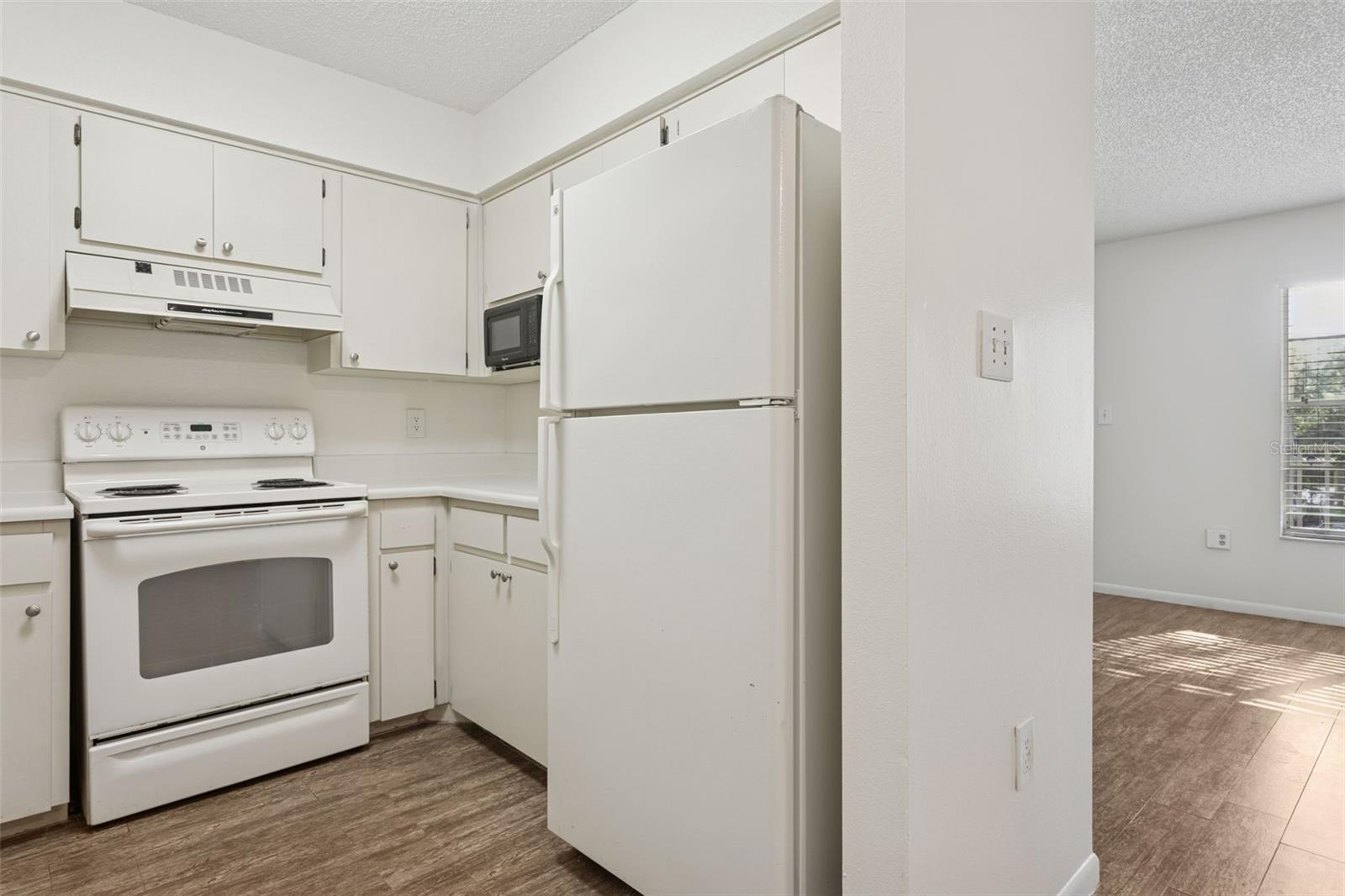 Image 8 of 32 For 2690 Coral Landings Boulevard 622