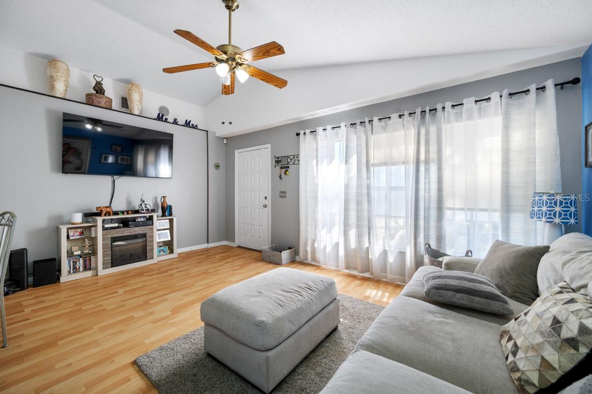 Image 3 of 20 For 13132 Carrollwood Creek Drive
