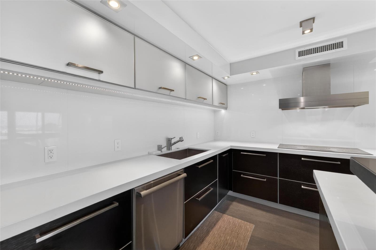 Image 31 of 94 For 4450 Gulf Boulevard 113