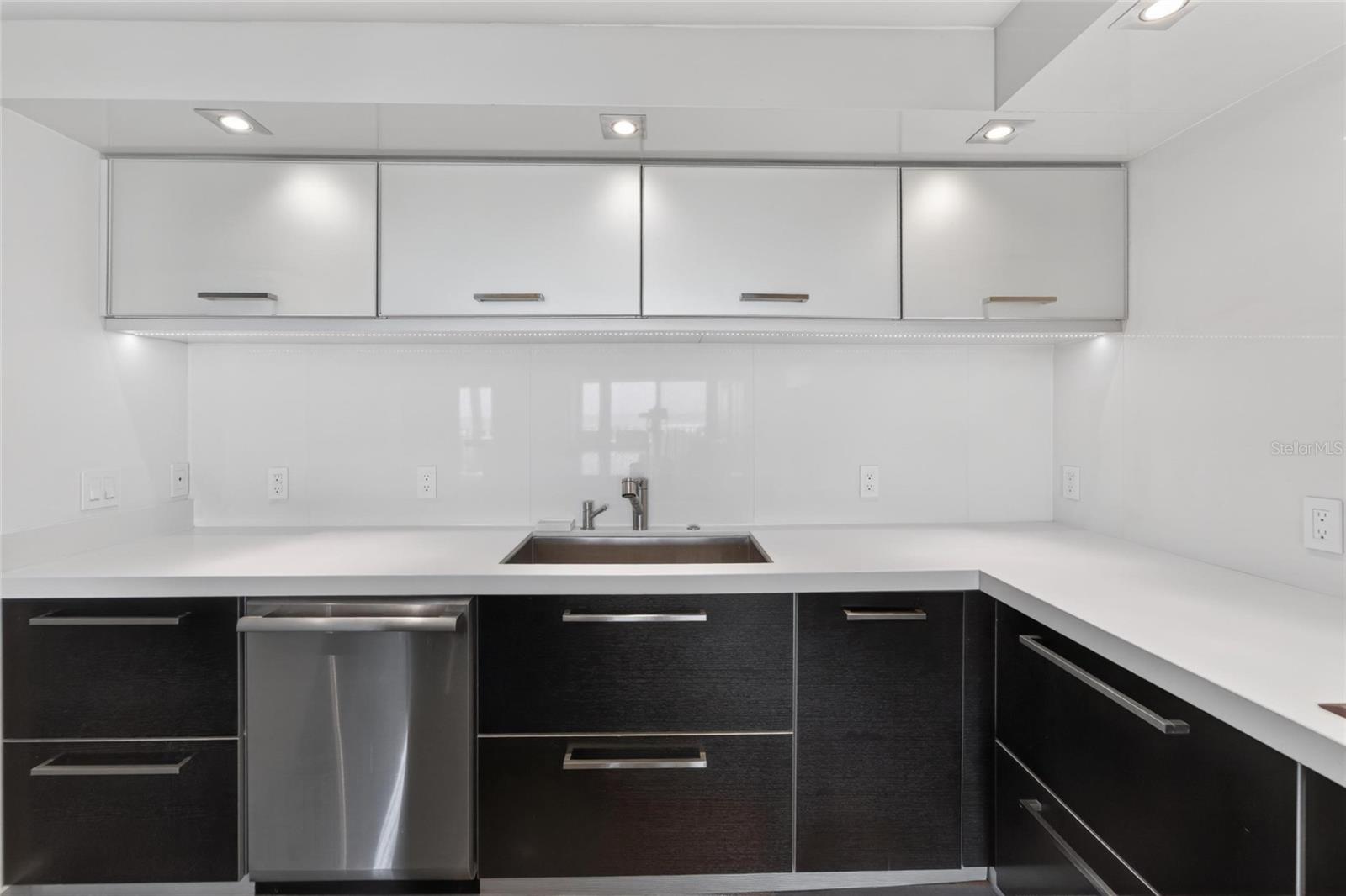Image 32 of 94 For 4450 Gulf Boulevard 113