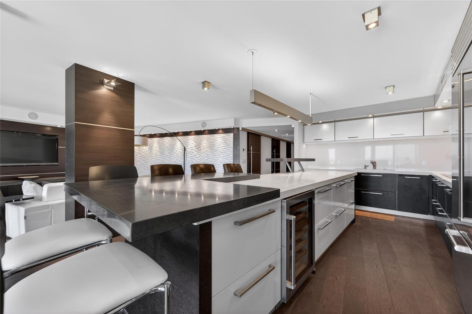Image 34 of 94 For 4450 Gulf Boulevard 113