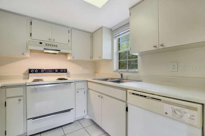 Image 6 of 28 For 2690 Coral Landings Boulevard 438