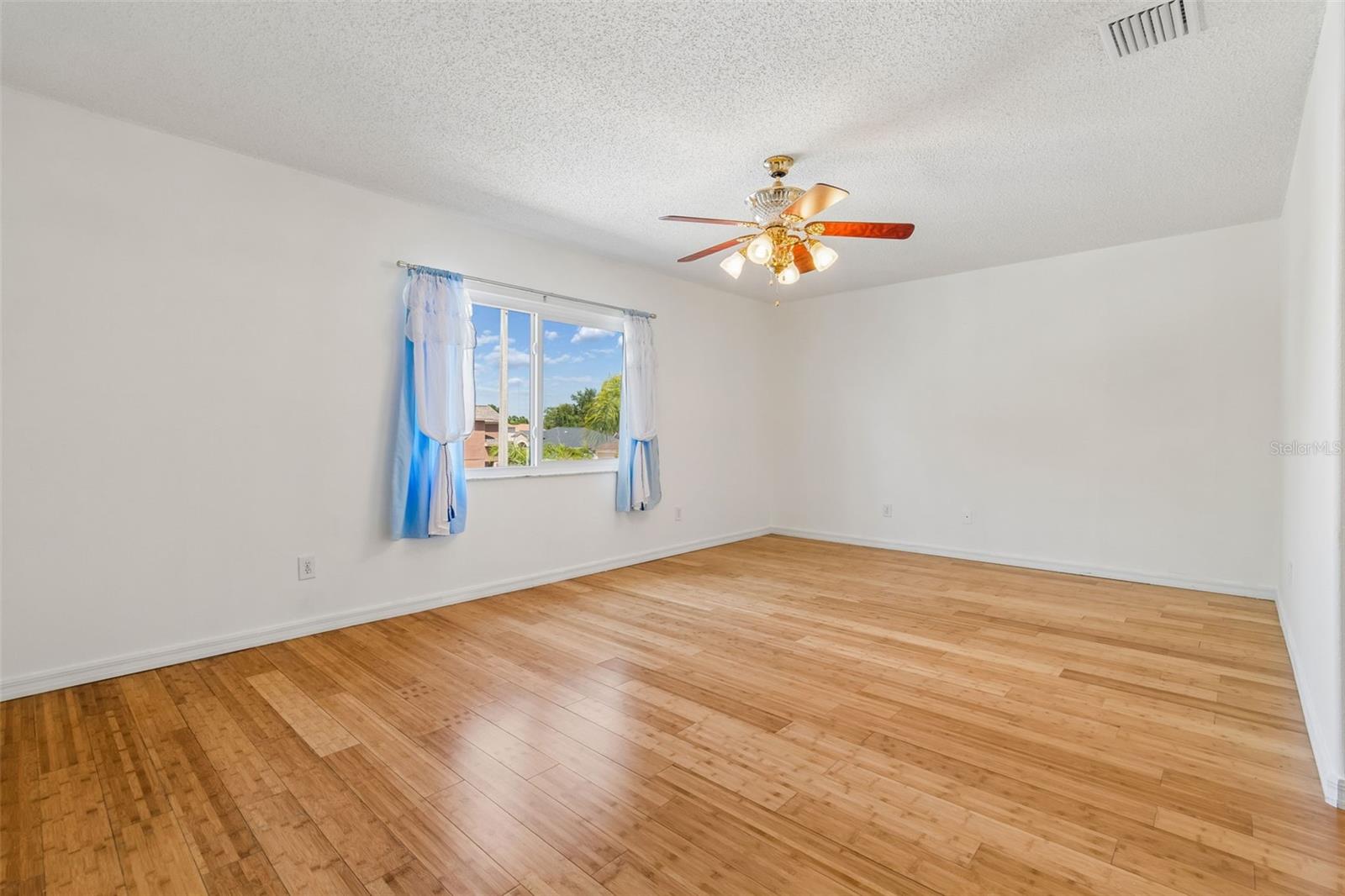 Image 16 of 48 For 12803 Longcrest Drive