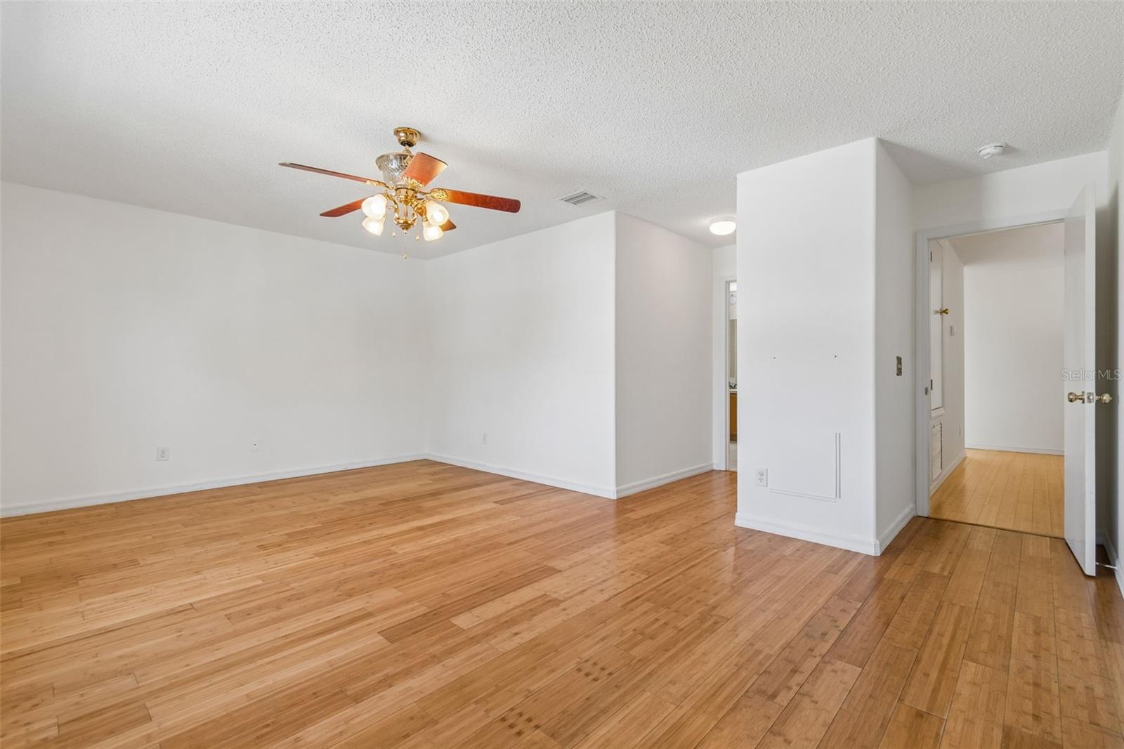 Image 17 of 48 For 12803 Longcrest Drive
