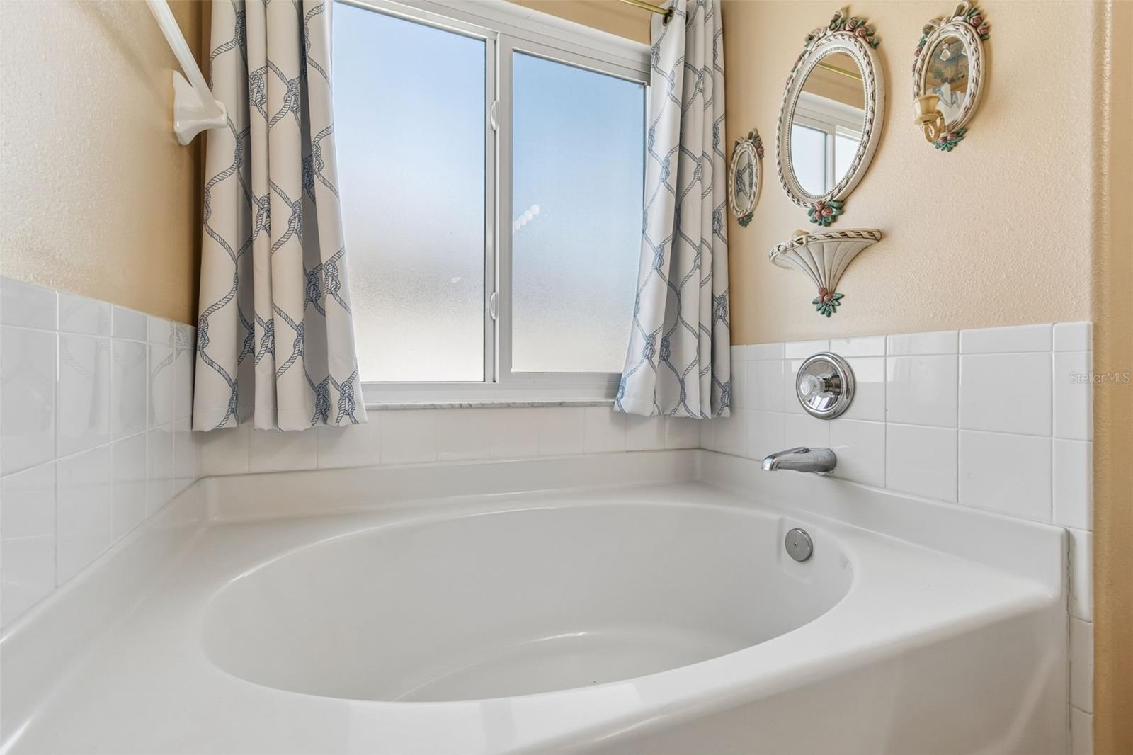 Image 21 of 48 For 12803 Longcrest Drive