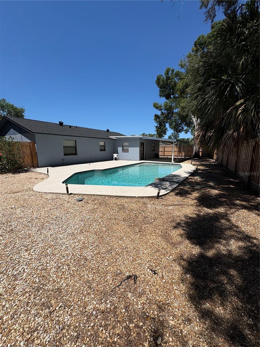 Image 14 of 21 For 7981 Smoketree Court
