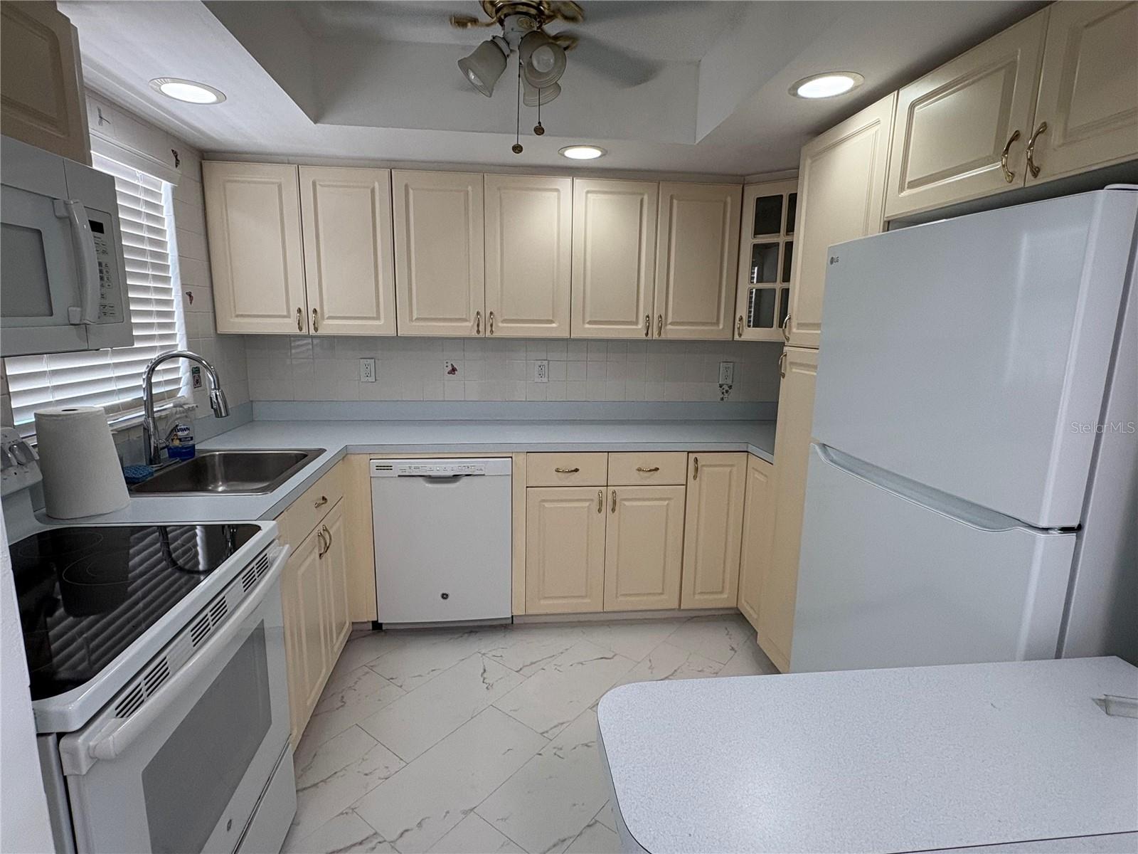 Image 6 of 21 For 7981 Smoketree Court