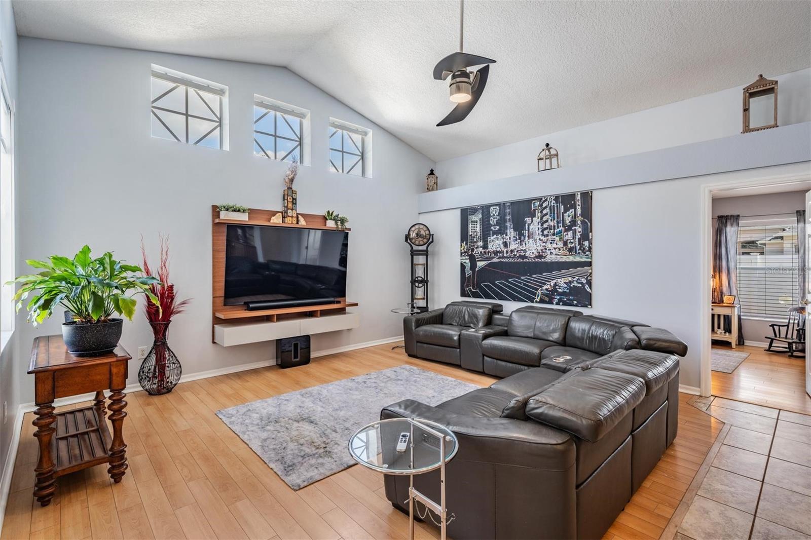 Image 14 of 49 For 1821 Palm Ridge Place