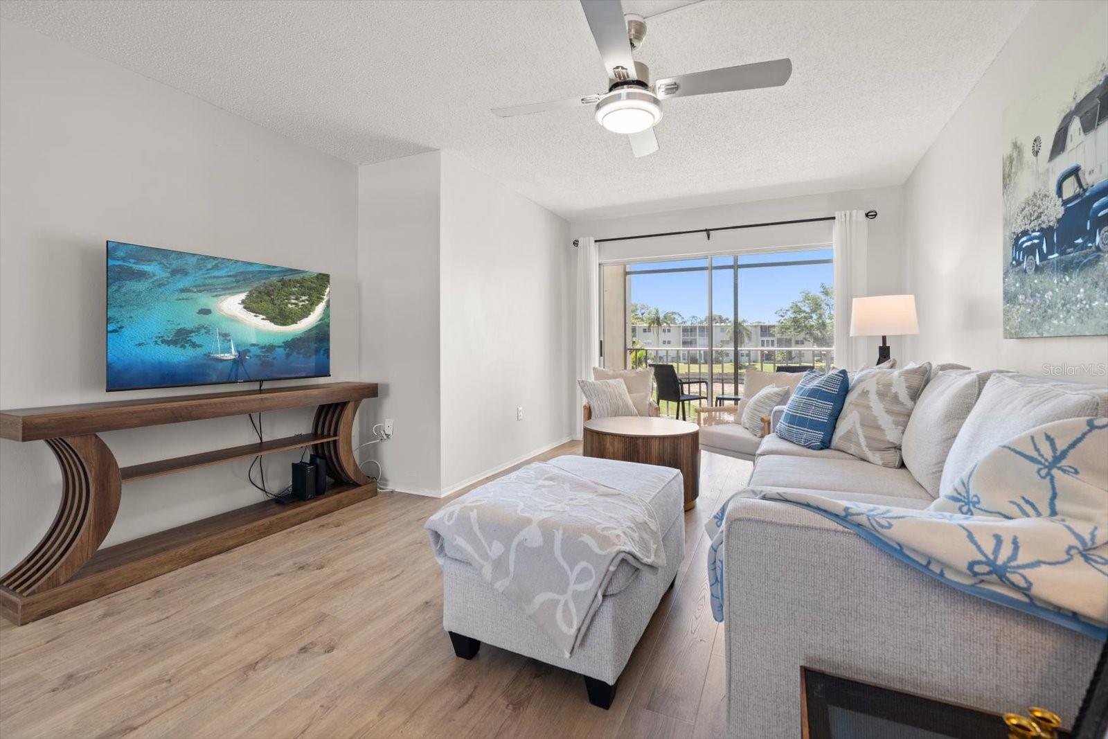 Image 11 of 43 For 948 Virginia Street 207