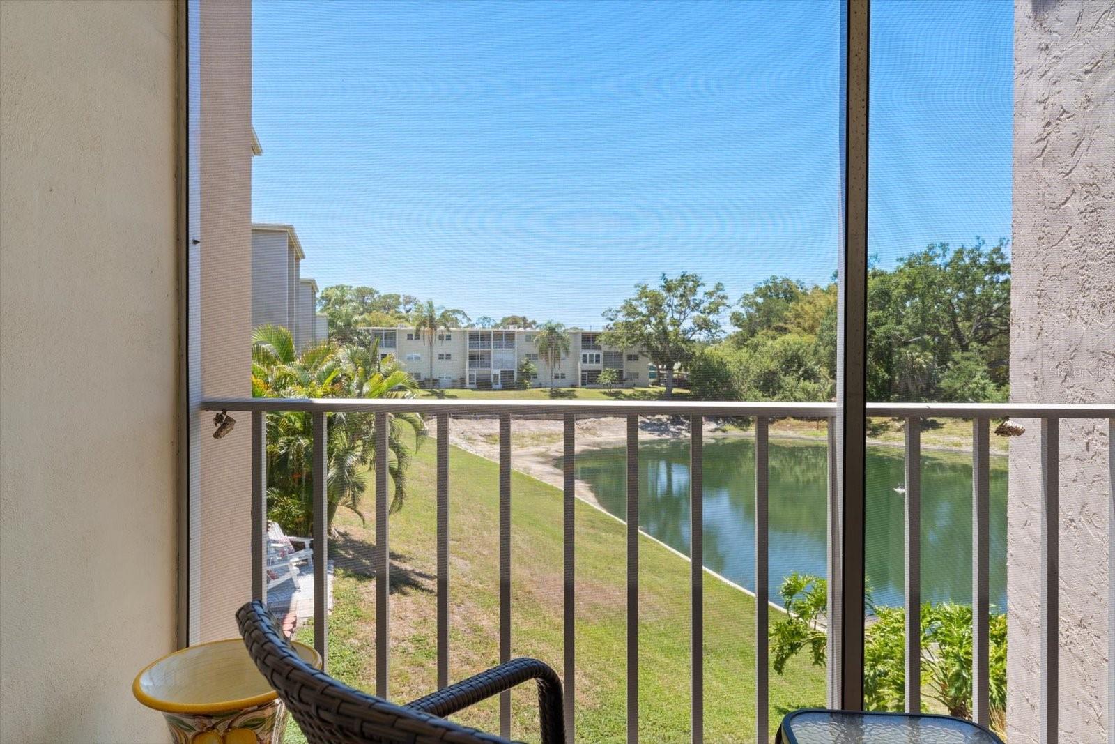 Image 15 of 43 For 948 Virginia Street 207