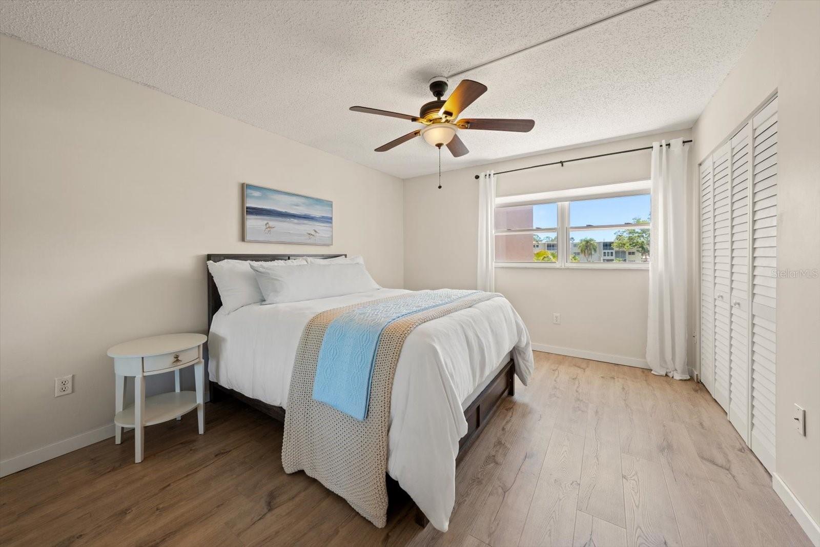 Image 17 of 43 For 948 Virginia Street 207