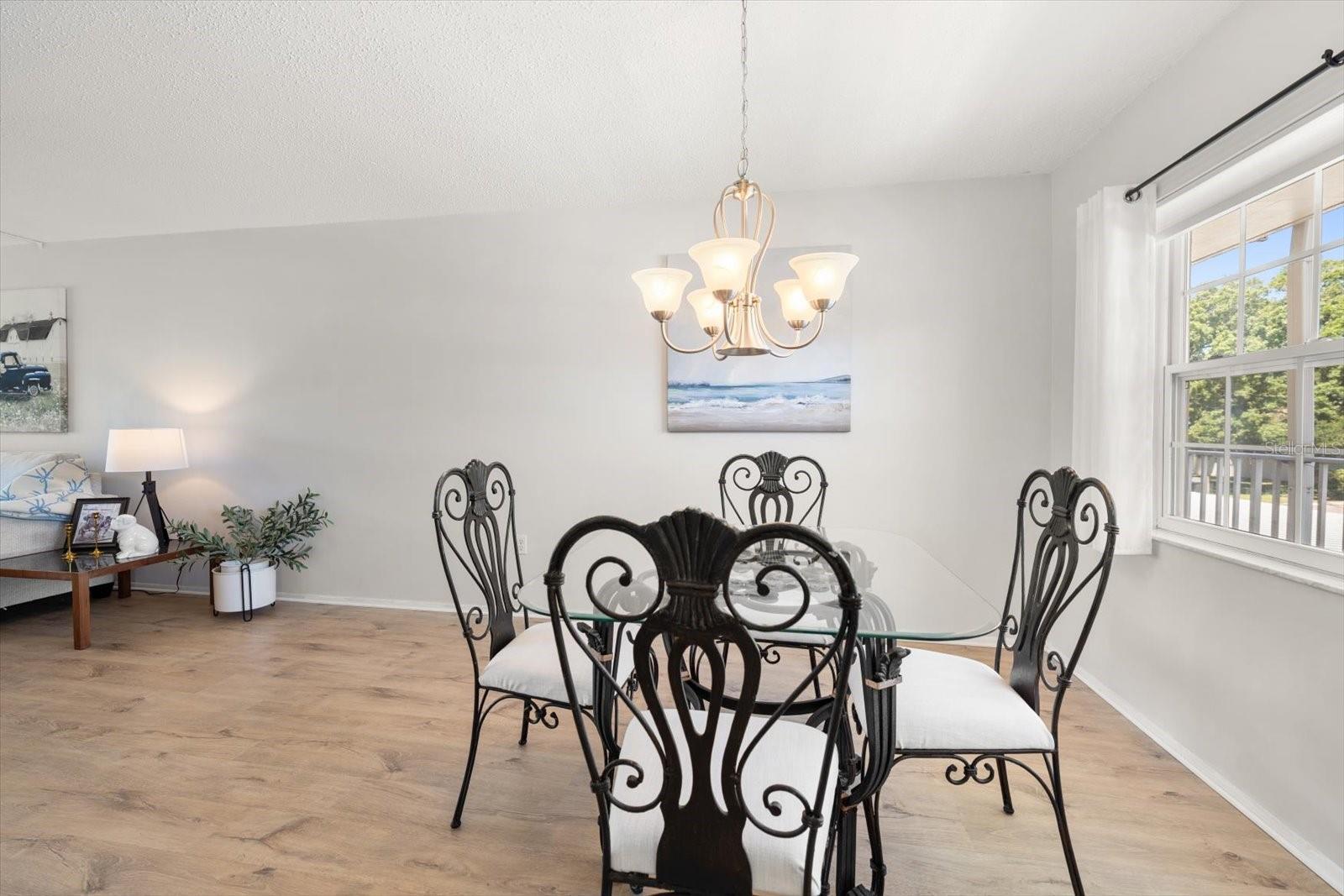 Image 21 of 43 For 948 Virginia Street 207
