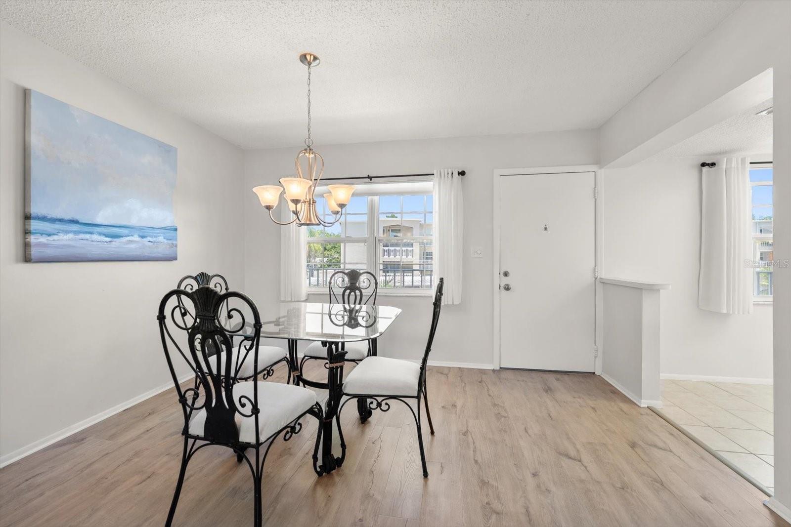 Image 22 of 43 For 948 Virginia Street 207