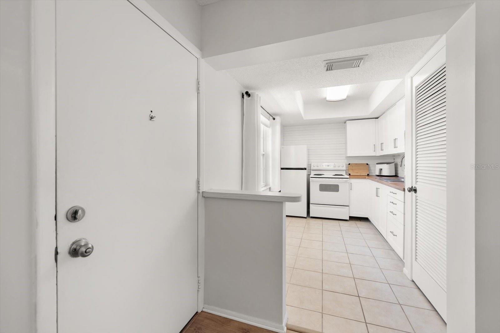 Image 23 of 43 For 948 Virginia Street 207