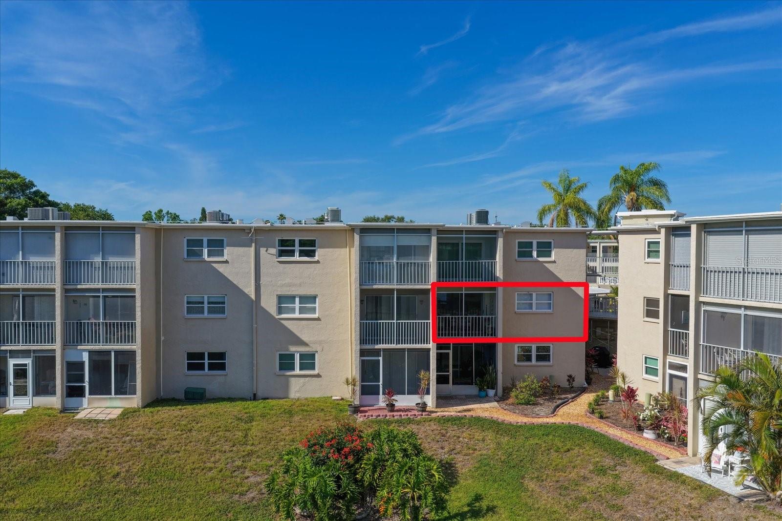 Image 30 of 43 For 948 Virginia Street 207