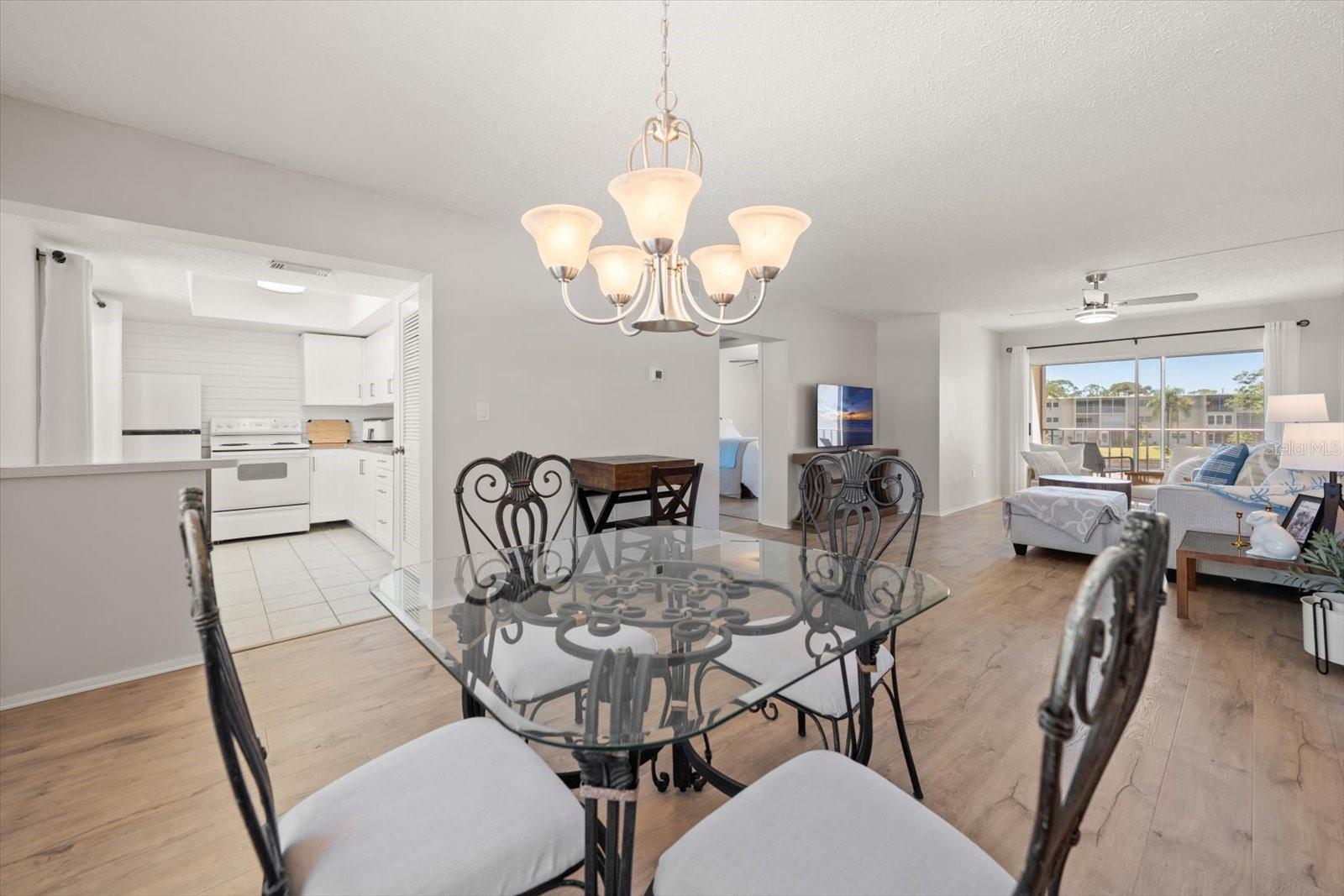Image 6 of 43 For 948 Virginia Street 207