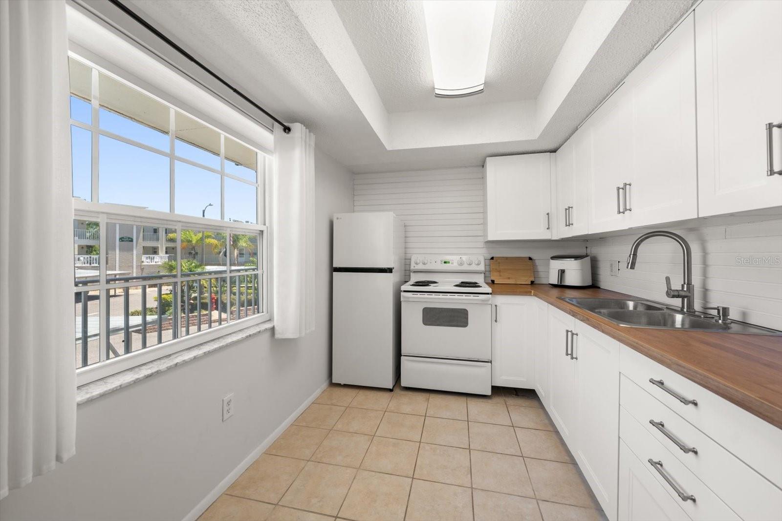 Image 7 of 43 For 948 Virginia Street 207