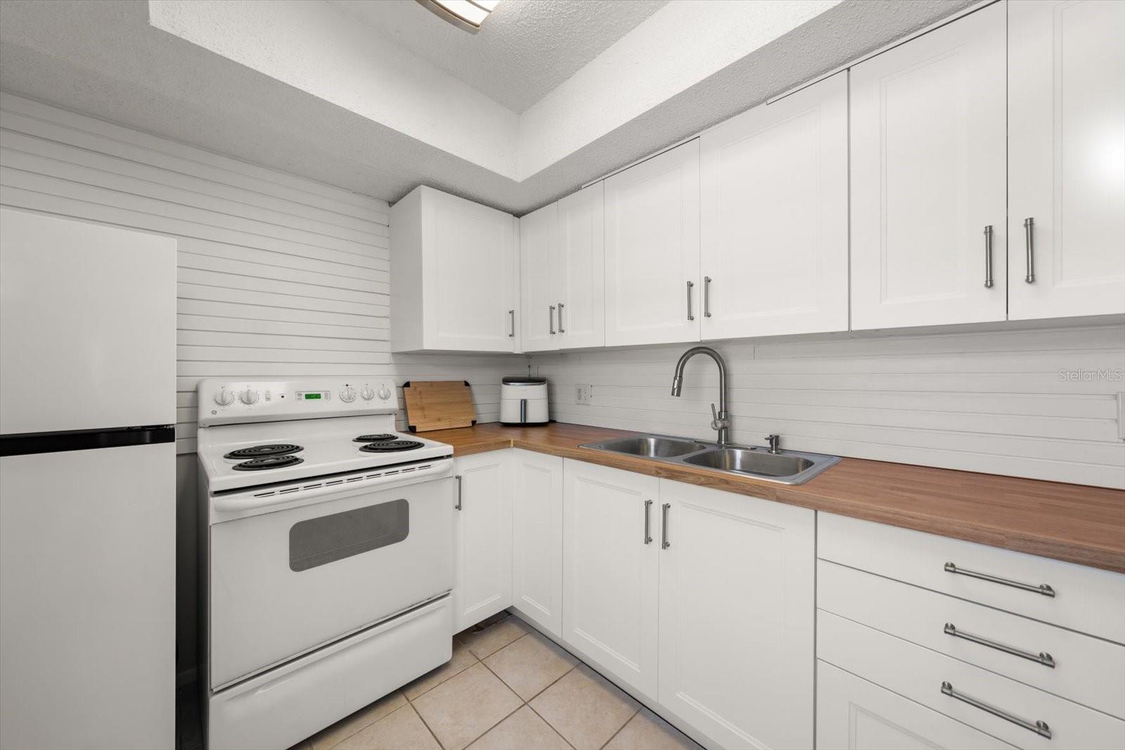 Image 8 of 43 For 948 Virginia Street 207