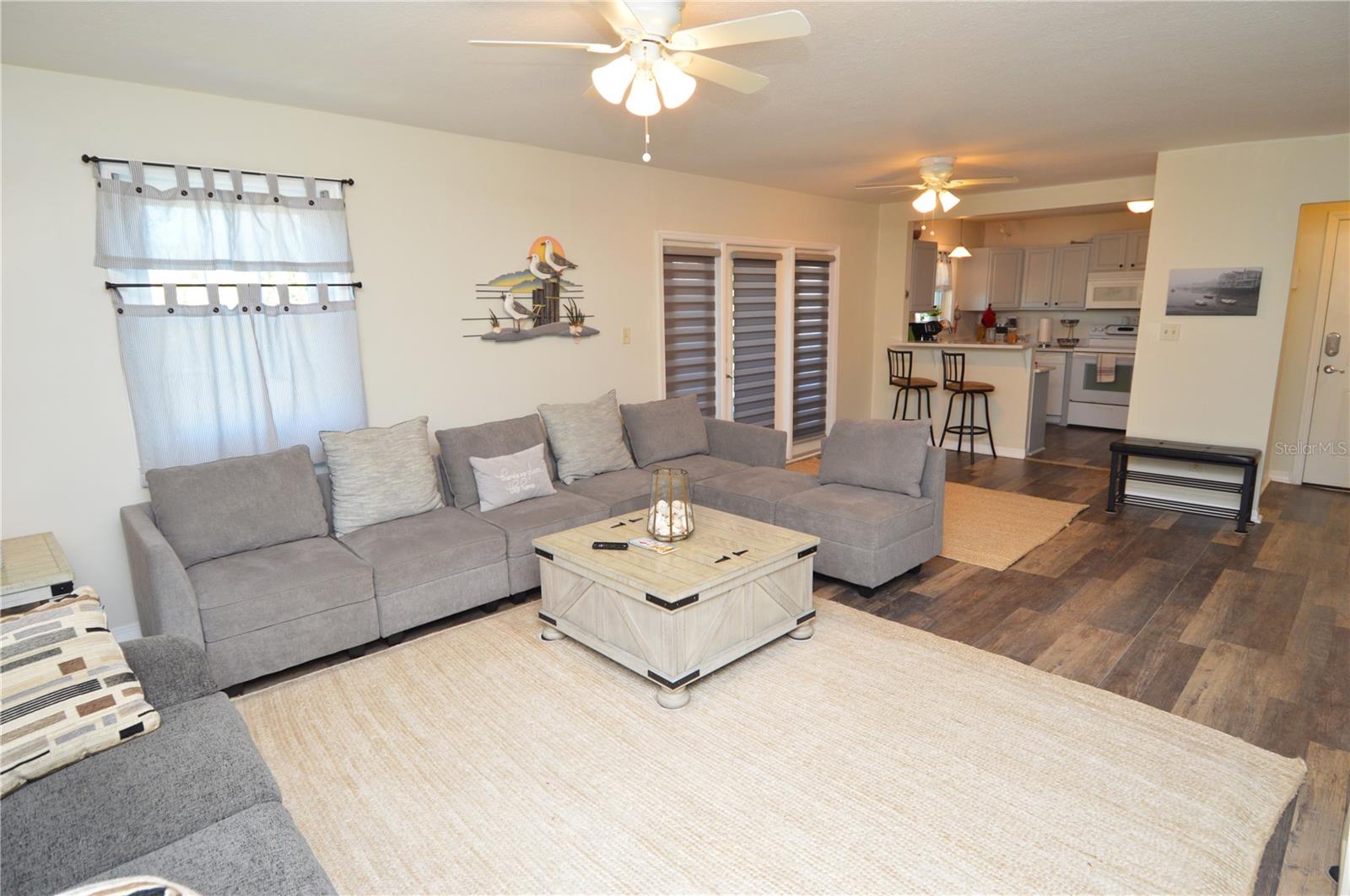 Image 4 of 100 For 121 Seahorse Drive Se C