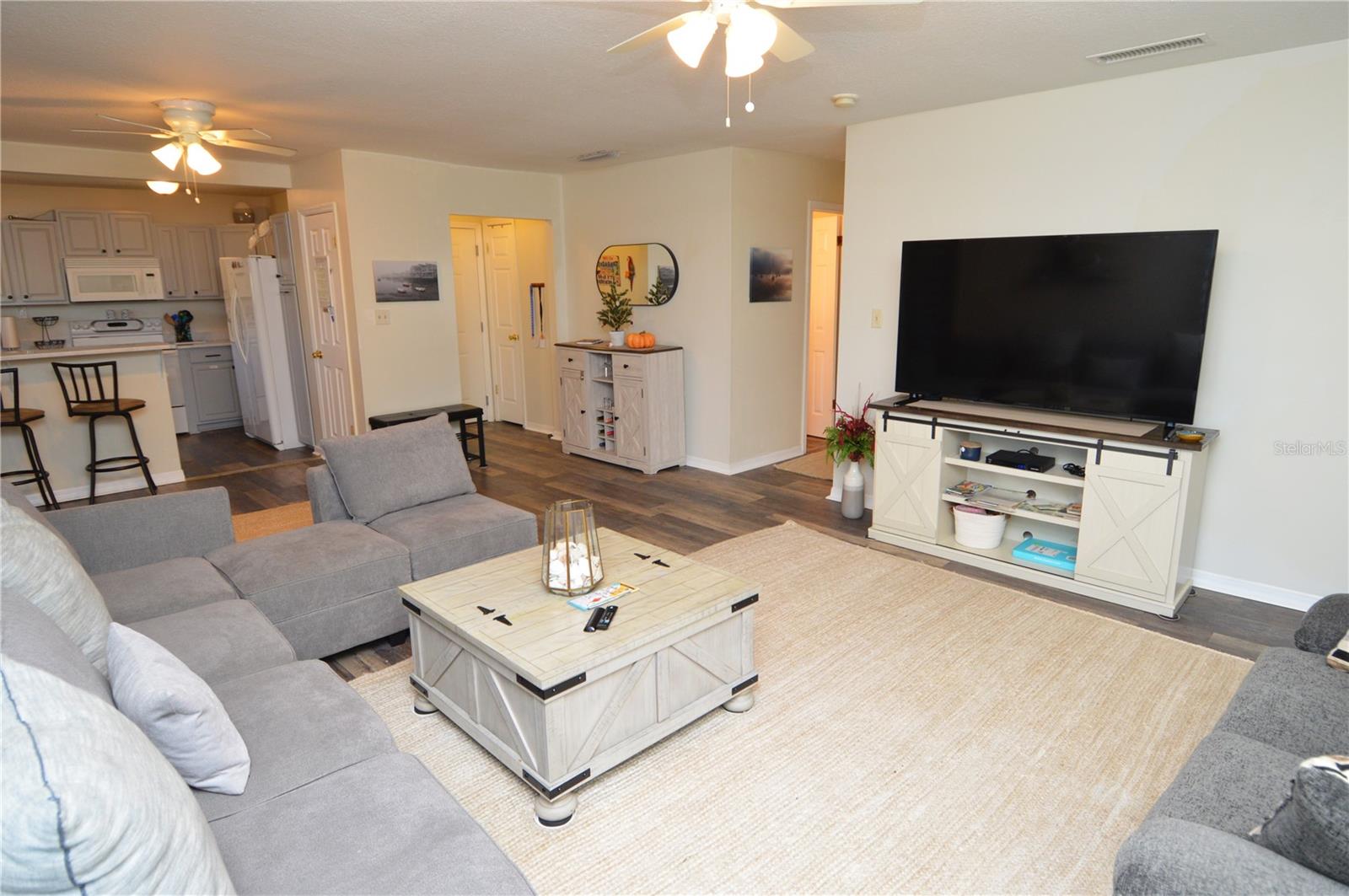 Image 6 of 100 For 121 Seahorse Drive Se C