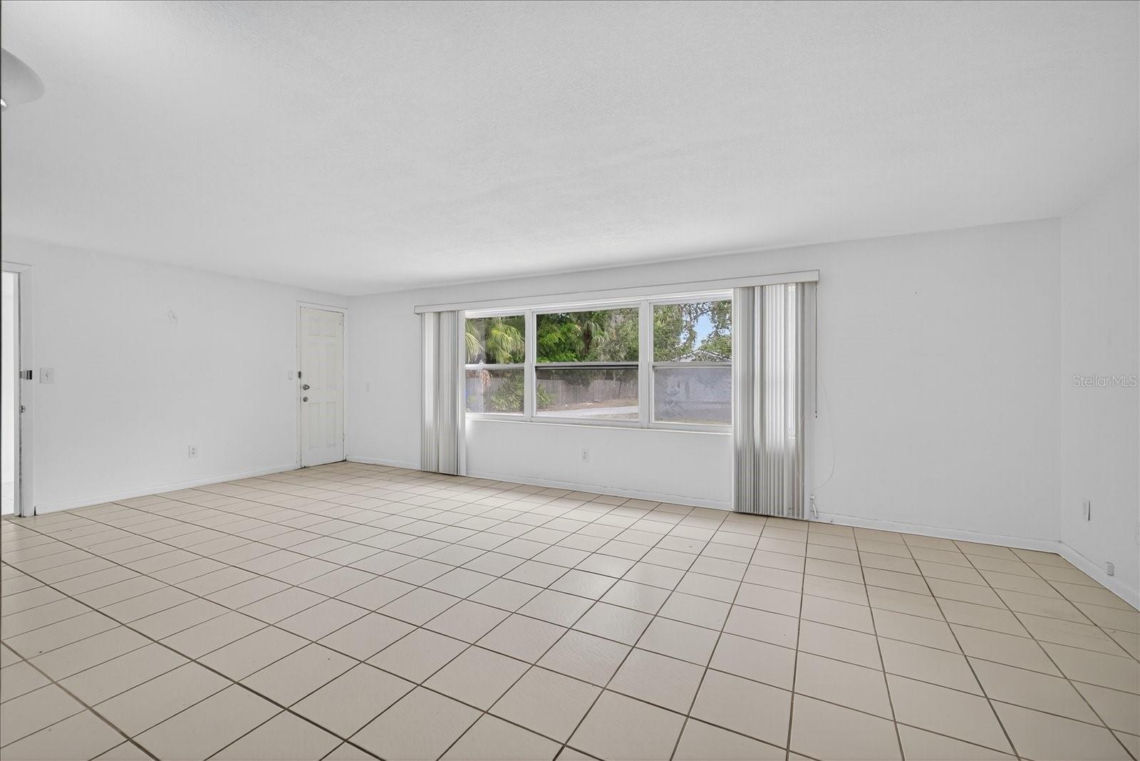 Image 17 of 38 For 215 Edgewater Drive