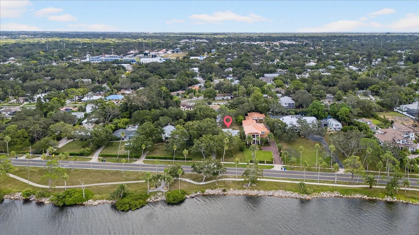 Image 4 of 38 For 215 Edgewater Drive