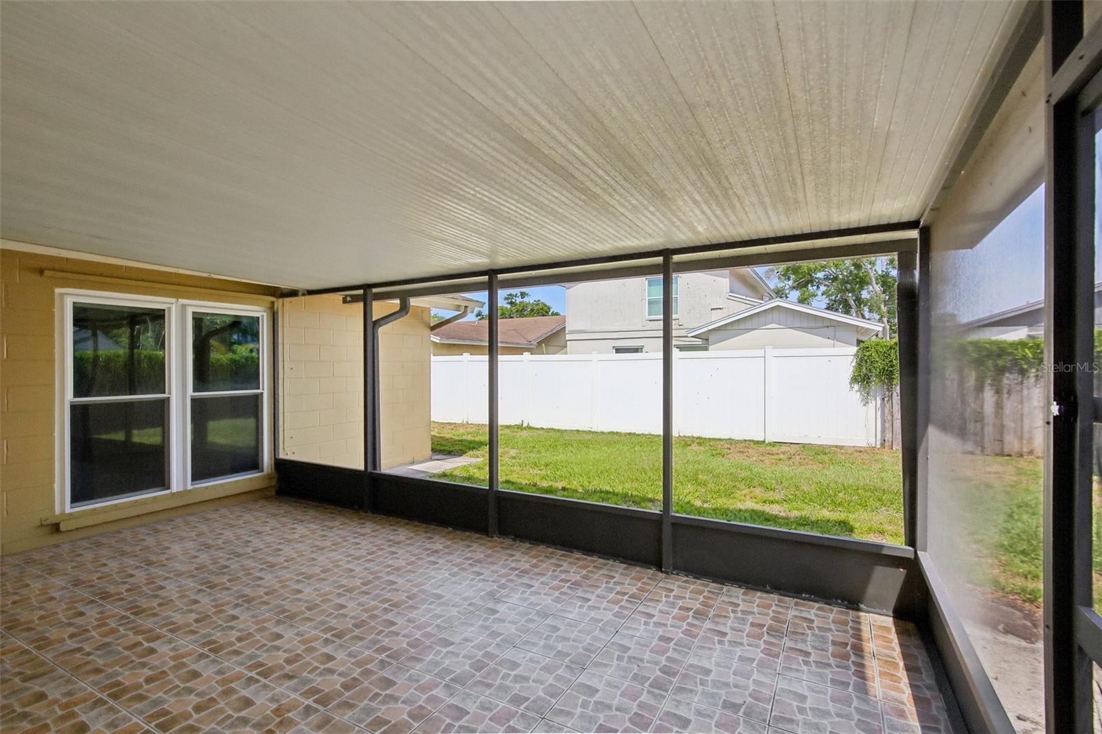 Image 11 of 47 For 4828 Grove Point Drive