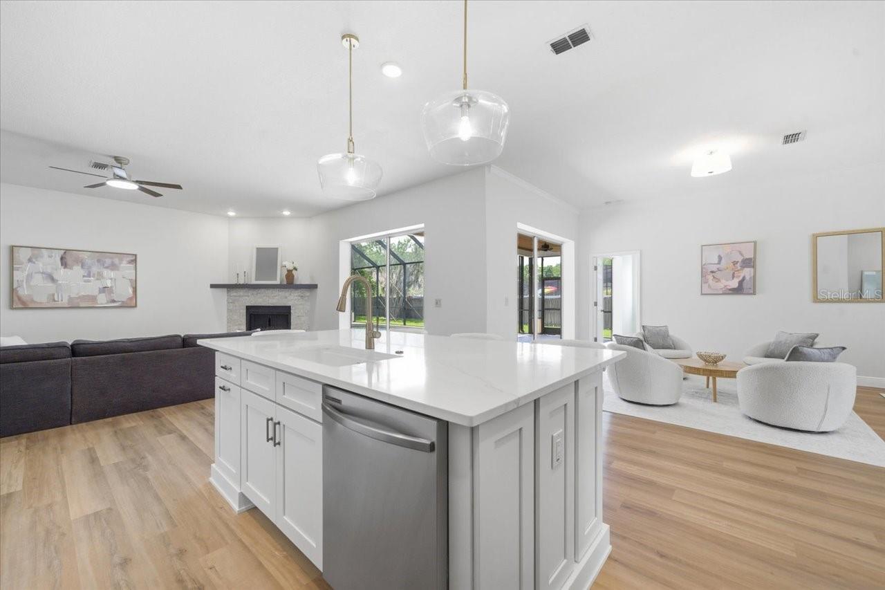 Listing photo id 14 for 3902 Meadowlark Court