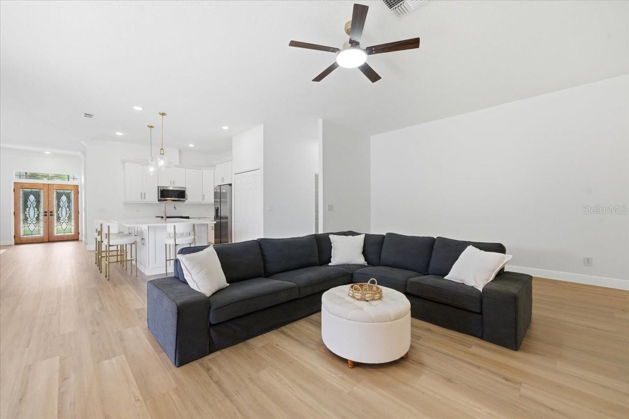 Listing photo id 15 for 3902 Meadowlark Court