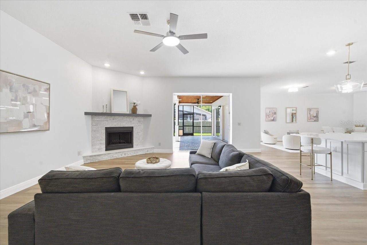 Listing photo id 16 for 3902 Meadowlark Court