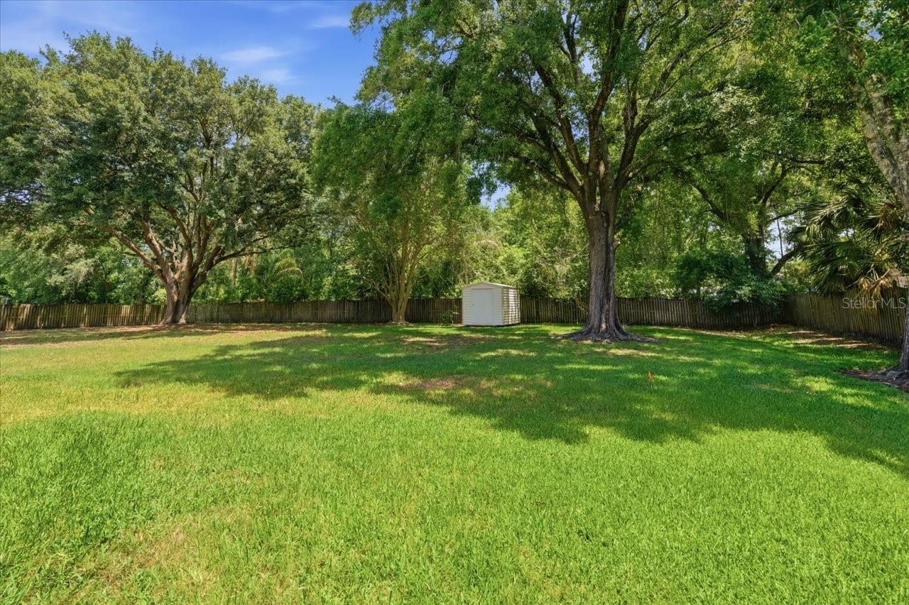 Listing photo id 0 for 3902 Meadowlark Court