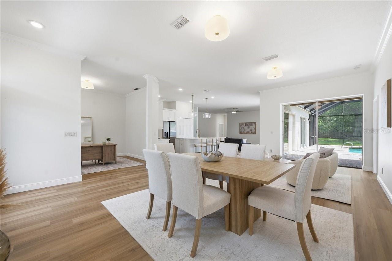 Listing photo id 19 for 3902 Meadowlark Court