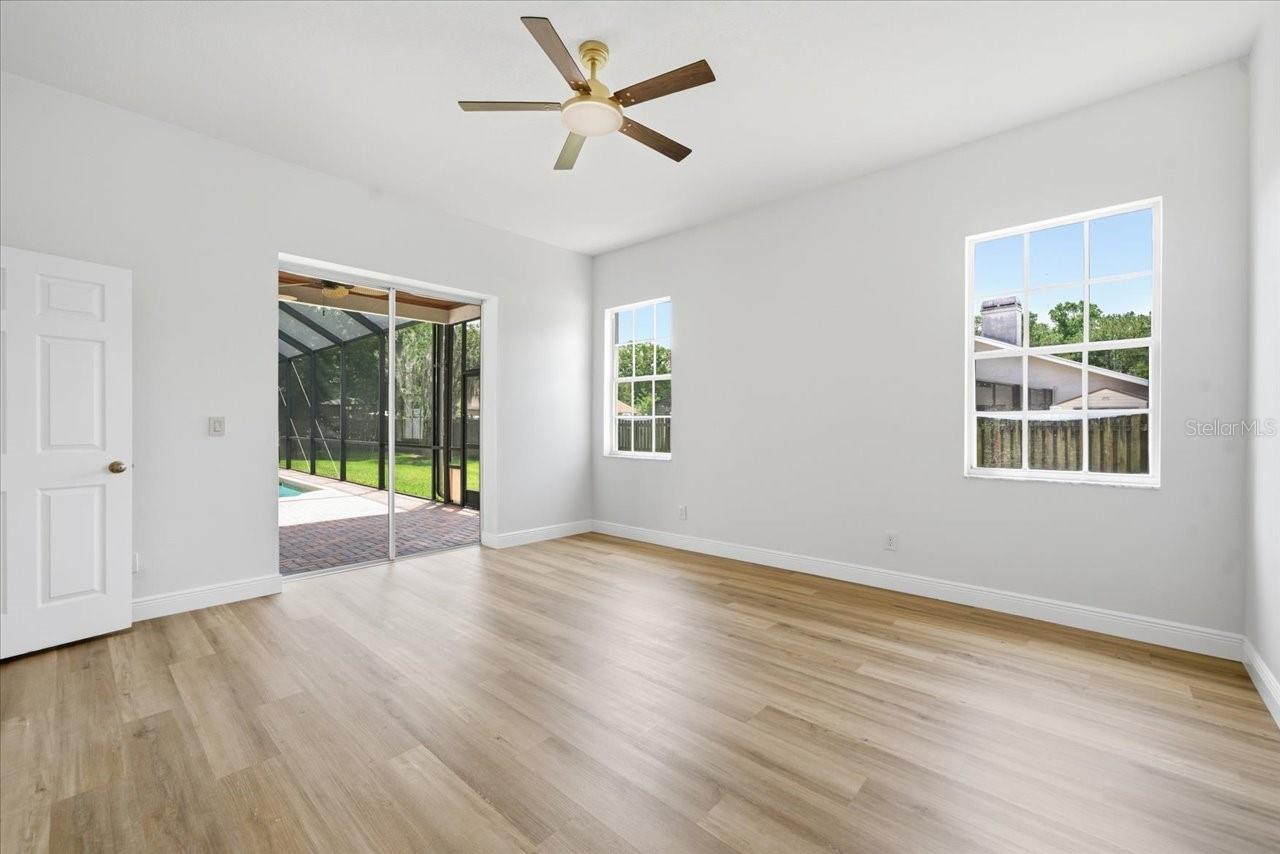 Listing photo id 23 for 3902 Meadowlark Court