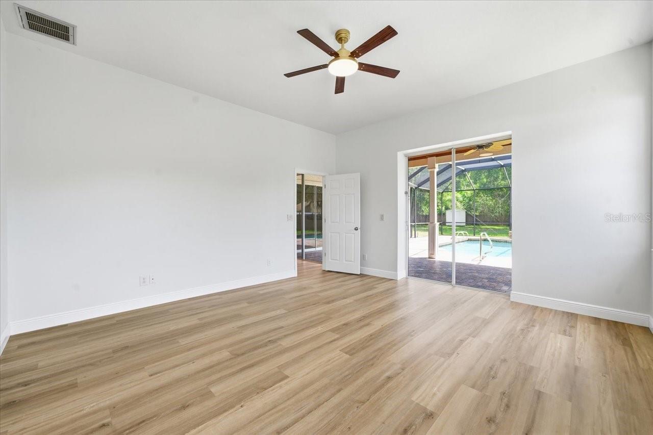Listing photo id 24 for 3902 Meadowlark Court
