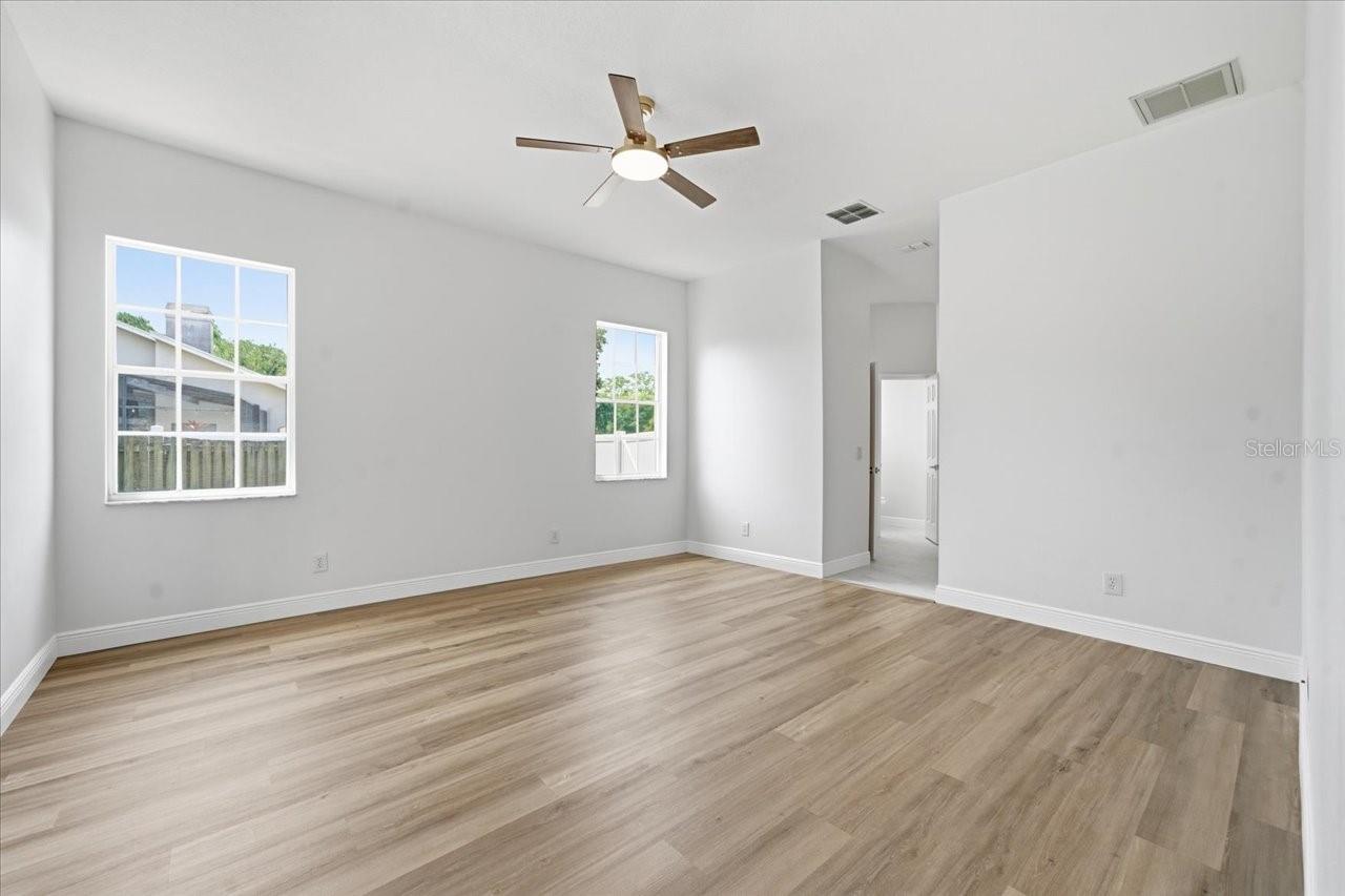 Listing photo id 25 for 3902 Meadowlark Court