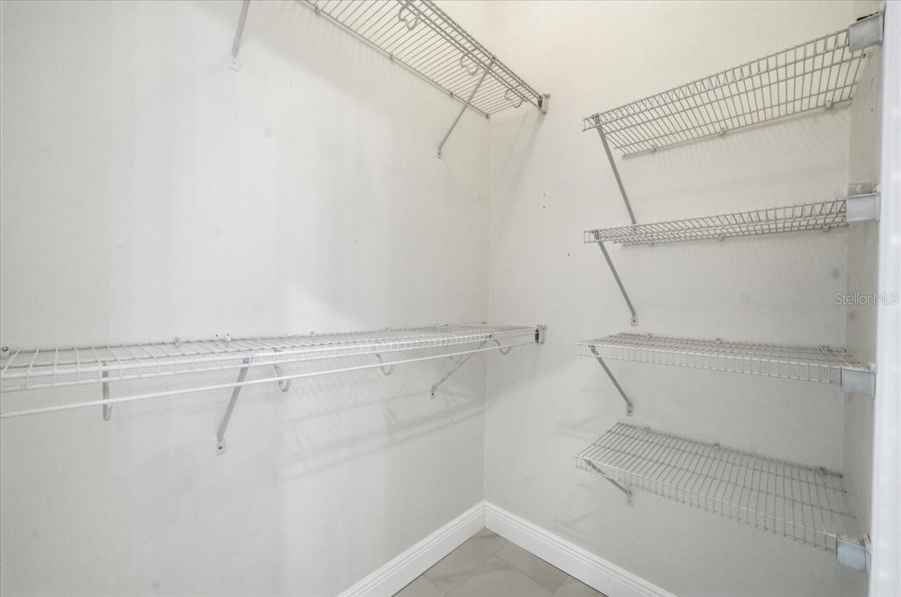 Listing photo id 29 for 3902 Meadowlark Court