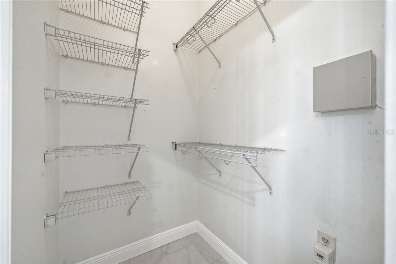 Listing photo id 30 for 3902 Meadowlark Court