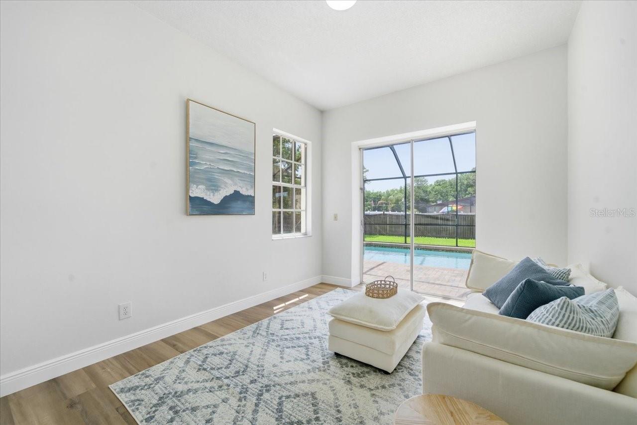 Listing photo id 31 for 3902 Meadowlark Court
