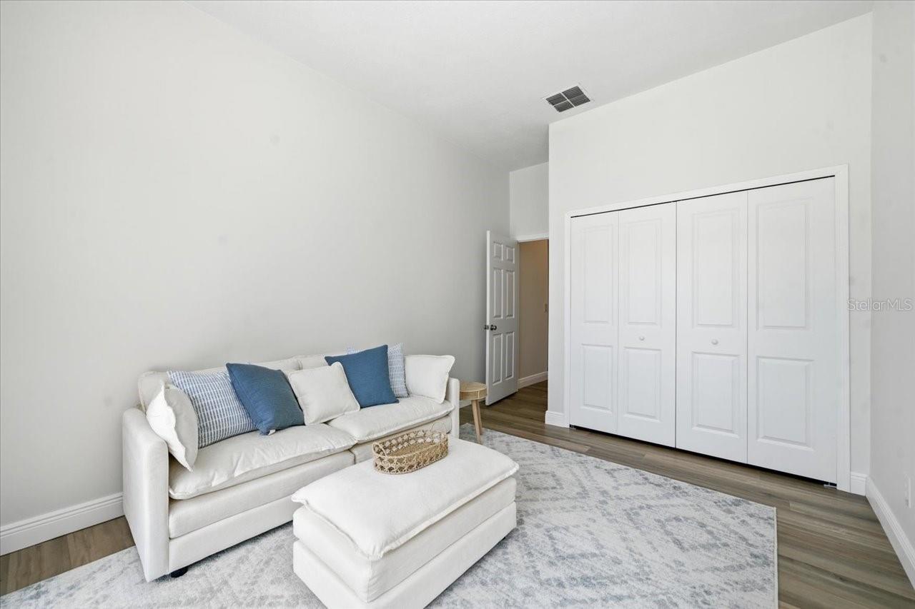 Listing photo id 32 for 3902 Meadowlark Court