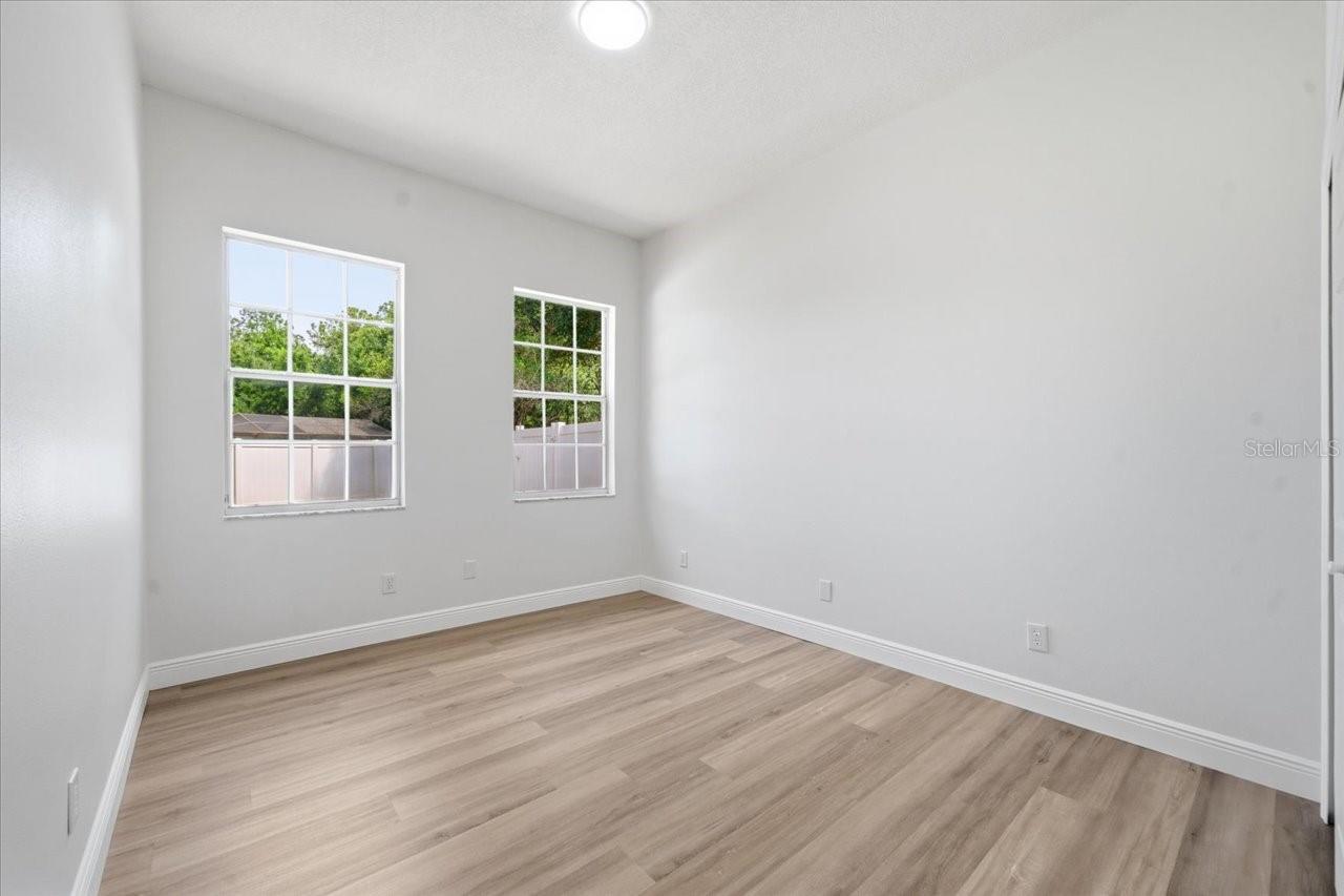 Listing photo id 34 for 3902 Meadowlark Court