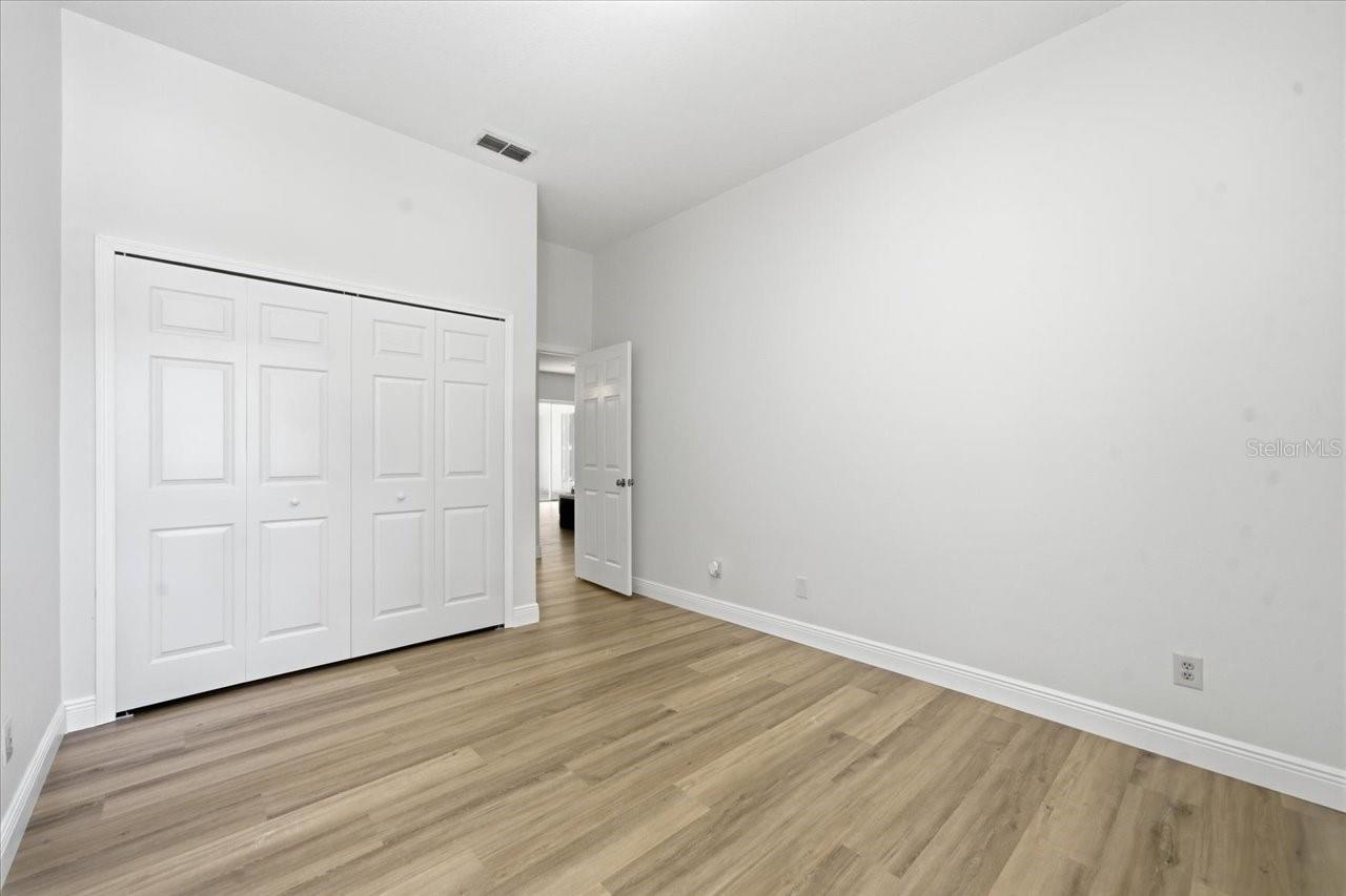 Listing photo id 38 for 3902 Meadowlark Court