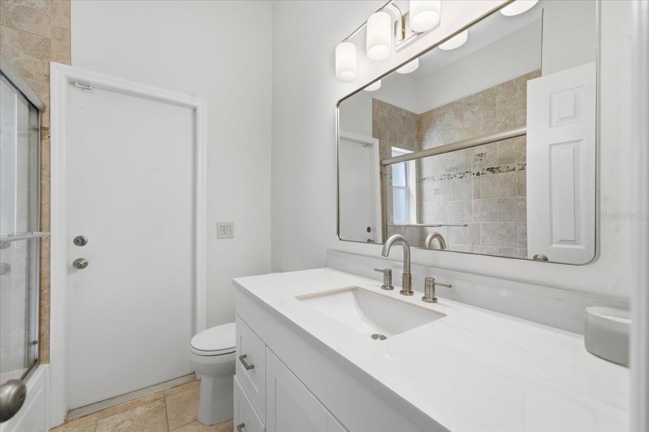 Listing photo id 40 for 3902 Meadowlark Court