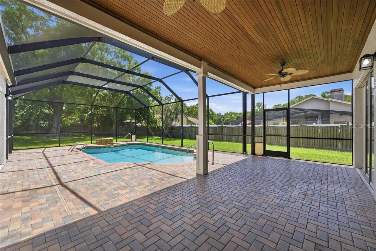 Listing photo id 42 for 3902 Meadowlark Court